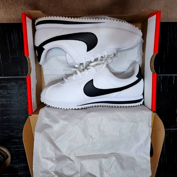 Nike Cortez - Picture 1 of 6